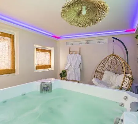 L'instant Borneo Superbe Avec Jacuzzi アパート *